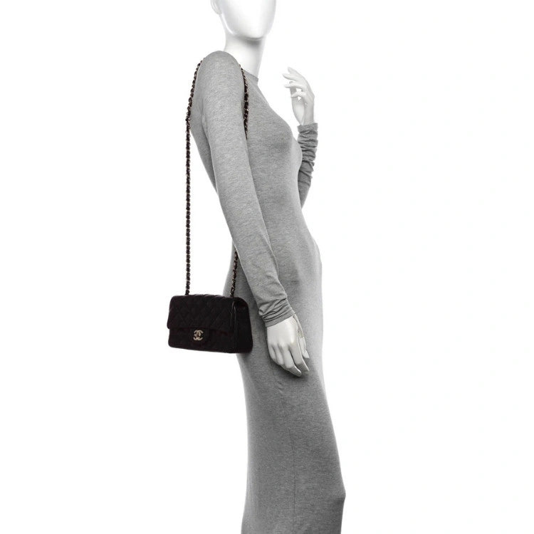 CHANEL Flap Bag Grained Calfskin Black